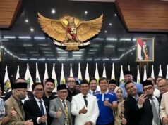 Gubernur Jabar Serahkan Bonus Rp1 Miliar untuk Persib Bandung