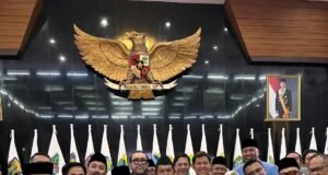 Gubernur Jabar Serahkan Bonus Rp1 Miliar untuk Persib Bandung