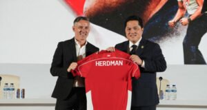 Erick Thohir Perkenalkan John Herdman, Kontrak Dua Tahun untuk Garuda