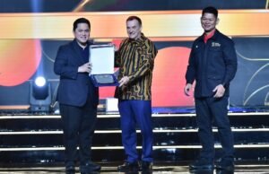 Majukan Olahraga Indonesia, Menpora Erick Dapat Penghargaan dari President UTS dan AIMS Stephan Fox